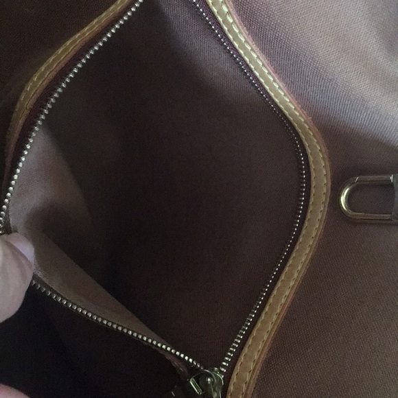 SOLD Louis Vuitton Shoulder bag - Picture 11 of 16